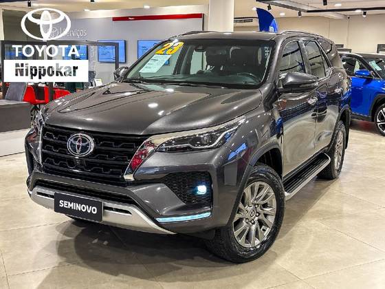 TOYOTA HILUX SW4 2.8 D-4D TURBO DIESEL SRX 7L 4X4 AUTOMÁTICO